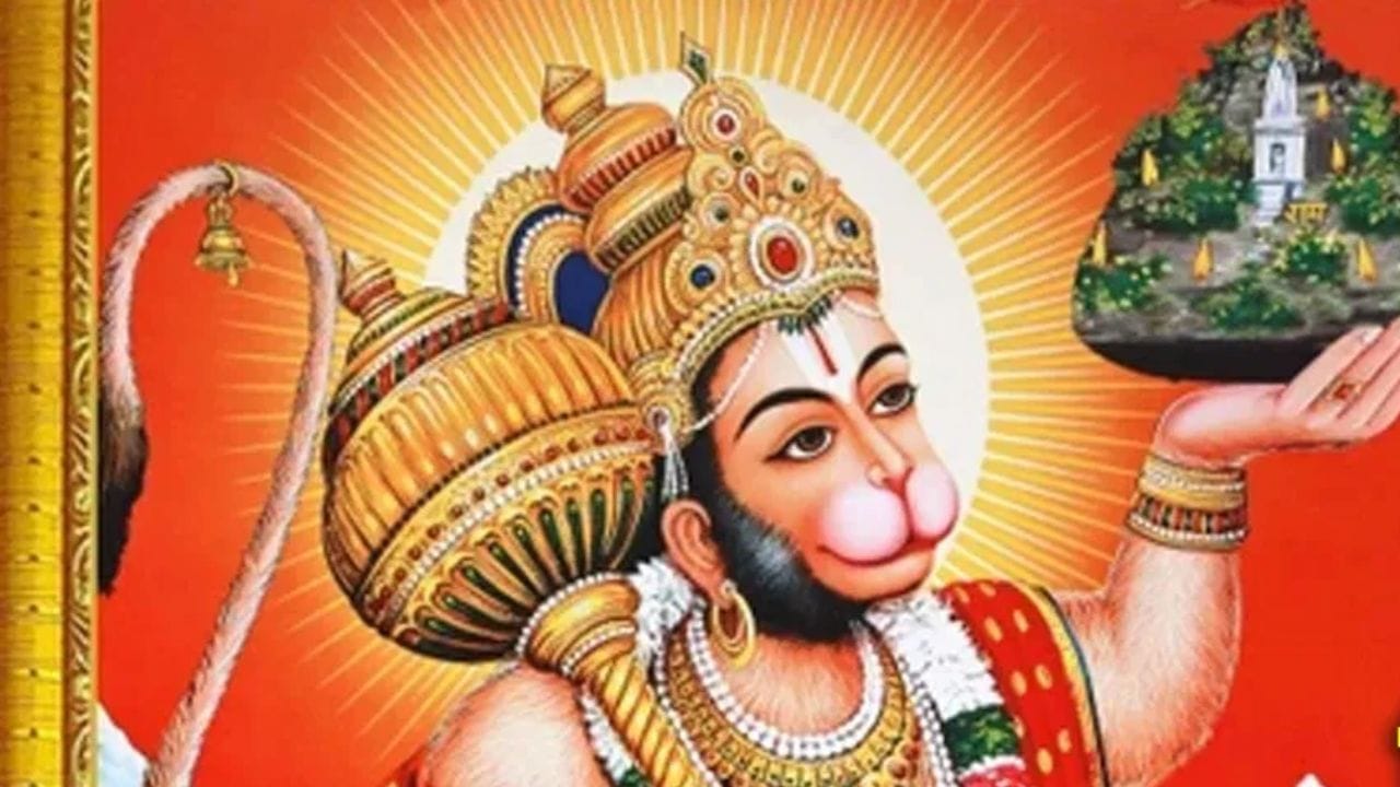 வாஸ்து சாஸ்திரத்தின்படி, ஹனுமான் சஞ்சீவினி மலையைத் தூக்கும் புகைப்படத்தை வீட்டிற்குள் வைத்திருப்பது நல்லது. இது வலிமை மற்றும் நம்பிக்கையைக் குறிக்கிறது. எந்தவொரு சந்தர்ப்பத்திலும் வீட்டிற்குள் கோபமான வடிவத்தில் ஹனுமனின் புகைப்படம் இருக்கக்கூடாது. இது வீட்டில் பதட்டமான சூழ்நிலைகளுக்கு வழிவகுக்கும் என்று நிபுணர்கள் கூறுகிறார்கள். அமைதியான, அமைதியான நிலையில் ஹனுமனின் புகைப்படத்தை மட்டுமே வீட்டில் வைத்திருக்க வேண்டும்.