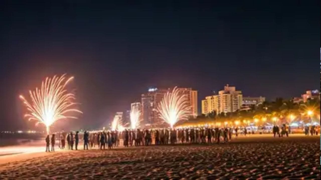 நேற்று மாலை 6 மணி முதலே சென்னையில் 19 ஆயிரம் போலீசார் பாதுகாப்பு பணியில் ஈடுபடுத்தப்பட்டனர். நகரின் முக்கிய இடங்களில் வாகன தணிக்கை செய்யப்பட்டு சந்தேகத்திற்கிடமான நபர்களிடம் கிடுக்குப்பிடி விசாரணைகளும் நடந்தது. இதுதவிர 30 சாலை பாதுகாப்பு குழுக்கள் இருசக்கர வாகனத்தில் ரோந்து சென்று பொதுமக்களுக்கு பாதுகாப்பு வழங்கும் பணியில் ஈடுபட்டனர். இதோடு 30 கண்காணிப்பு குழுக்கள் அமைக்கப்பட்டு பைக் ரேஸ் நடத்தவிடாமல் தடுப்பதற்கும் ஏற்பாடு செய்யப்பட்டிருந்தது.