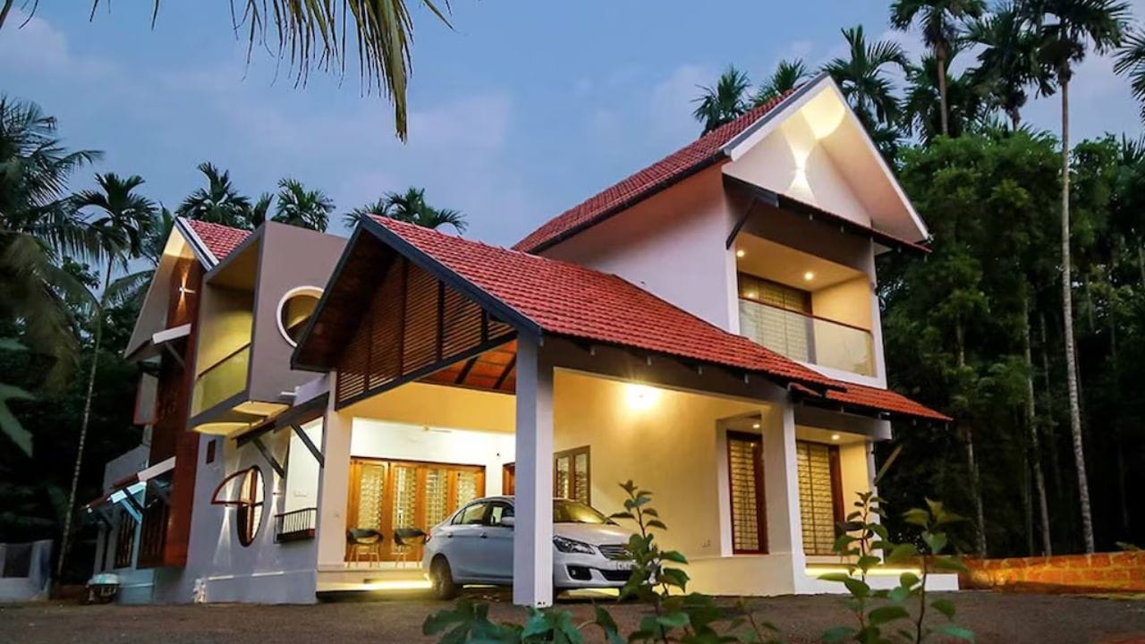 அழகான மற்றும் வரவேற்புத்தன்மையுடன் கூடிய வீட்டை உருவாக்க நீங்கள் அழகான ஒளி, படங்கள் மற்றும் நிறங்களைப் பயன்படுத்தி அழகுபடுத்த வேண்டும். இதற்கு பெரும் செலவு தேவைப்படாது. ஆனால் சில அலங்காரத் தேர்வுகள் இல்லாதபடி பொருத்தப்படாவிட்டால், உங்கள் இடம் சீரற்றதும், மலிவாகவும் தோன்றலாம். உச்ச தரமான தோற்றத்தை வீட்டில் பெற வேண்டும் என்றால், பொருட்களின் விலை அல்ல, அவை எப்படி ஒரே இடத்தில் இணைக்கப்படுகின்றன என்பது முக்கியம் நிபுணர்கள் கூறுகின்றனர்.