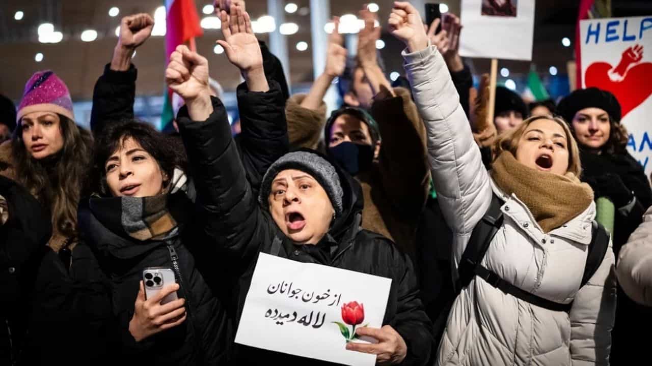 உடனே வெளியேறுங்கள்... ஈரானில் வன்முறை போராட்டங்கள் தீவிரம் – பயணத்தை தவிர்க்க இந்தியர்களுக்கு மத்திய அரசு எச்சரிக்கை