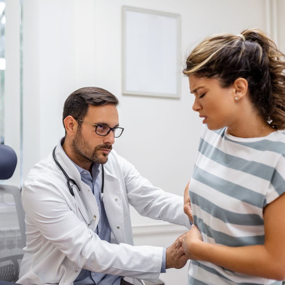 சிறுநீரகங்கள் சேதமடைந்தால், தசைப்பிடிப்பு மற்றும் திடீர், கடுமையான வலியும் ஏற்படலாம். சிறுநீரகங்கள் எலக்ட்ரோலைட்டுகளின் சமநிலையை சீர்குலைக்கும். கால் தசைகளில் வலி மற்றும் விறைப்பு இந்த பிரச்சனையின் ஆரம்ப அறிகுறியாக இருக்கலாம்.