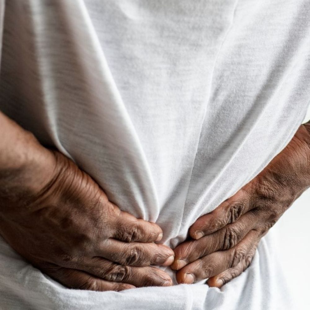 சிறுநீரகங்கள் நச்சுகளை அகற்றுவதற்கு மட்டுமல்லாமல், உடலில் நீர், உப்பு, பொட்டாசியம் மற்றும் கால்சியம் போன்ற தாதுக்களின் சமநிலையை பராமரிக்கவும் காரணமாகின்றன. இவை இரத்த அழுத்தத்தை சீராக்க மற்றும் இரத்தத்தை உருவாக்க உதவும் ஹார்மோன்களையும் உற்பத்தி செய்கின்றன. எனவே, அவற்றில் குறைபாடு இருந்தால், அது முழு உடலையும் பாதிக்கிறது.