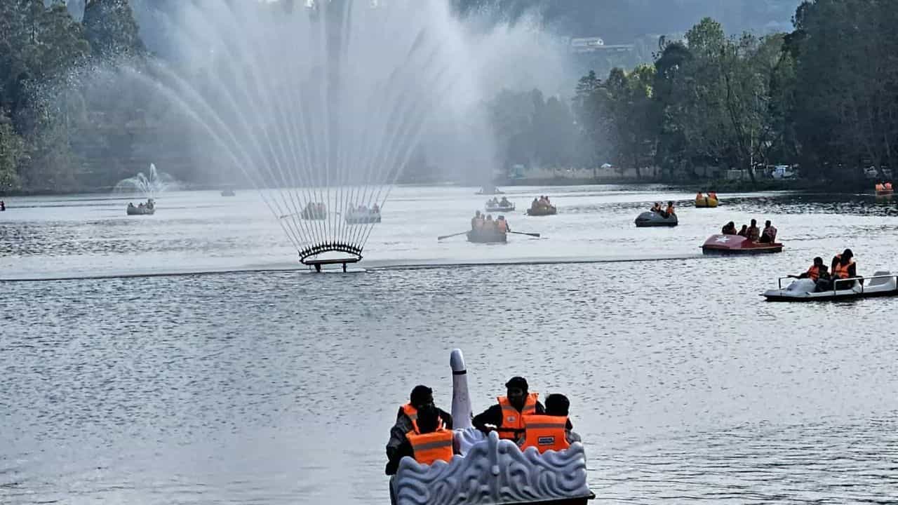 கொடைக்கானலில் படகு சவாரி திடீர் ரத்து...சுற்றுலாப் பயணிகள் ஏமாற்றம்...என்ன காரணம்! கொடைக்கானலில் படகு சவாரி திடீர் ரத்து...சுற்றுலாப் பயணிகள் ஏமாற்றம்...என்ன காரணம்!