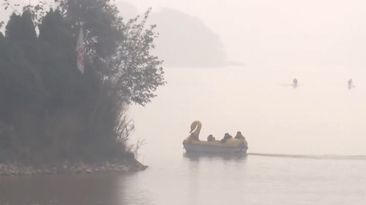 பனிப்போர்வை போற்றிய சண்டிகரின் சுக்மா ஏரி! பனிப்போர்வை போற்றிய சண்டிகரின் சுக்மா ஏரி!