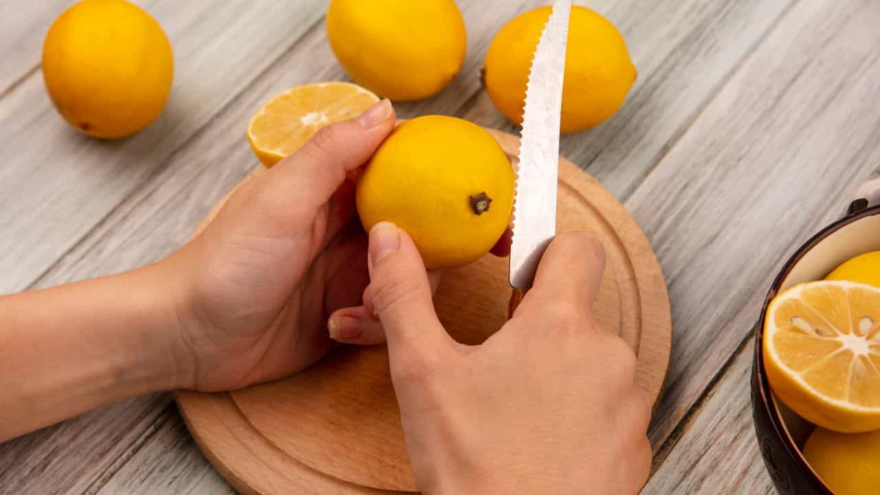 Health Tips: எலுமிச்சை தோலில் மறைந்திருக்கும் நன்மைகள்.. இப்படி பயன்படுத்தினால் ஆரோக்கியம் அள்ளும்! Health Tips: எலுமிச்சை தோலில் மறைந்திருக்கும் நன்மைகள்.. இப்படி பயன்படுத்தினால் ஆரோக்கியம் அள்ளும்!