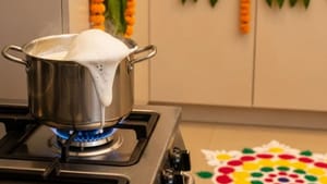 விசேஷம் என்றால் பால் காய்ச்சுவது ஏன் தெரியுமா? ஆன்மிகம் தரும் விளக்கம்!