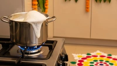 விசேஷம் என்றால் பால் காய்ச்சுவது ஏன் தெரியுமா? ஆன்மிக விளக்கம்