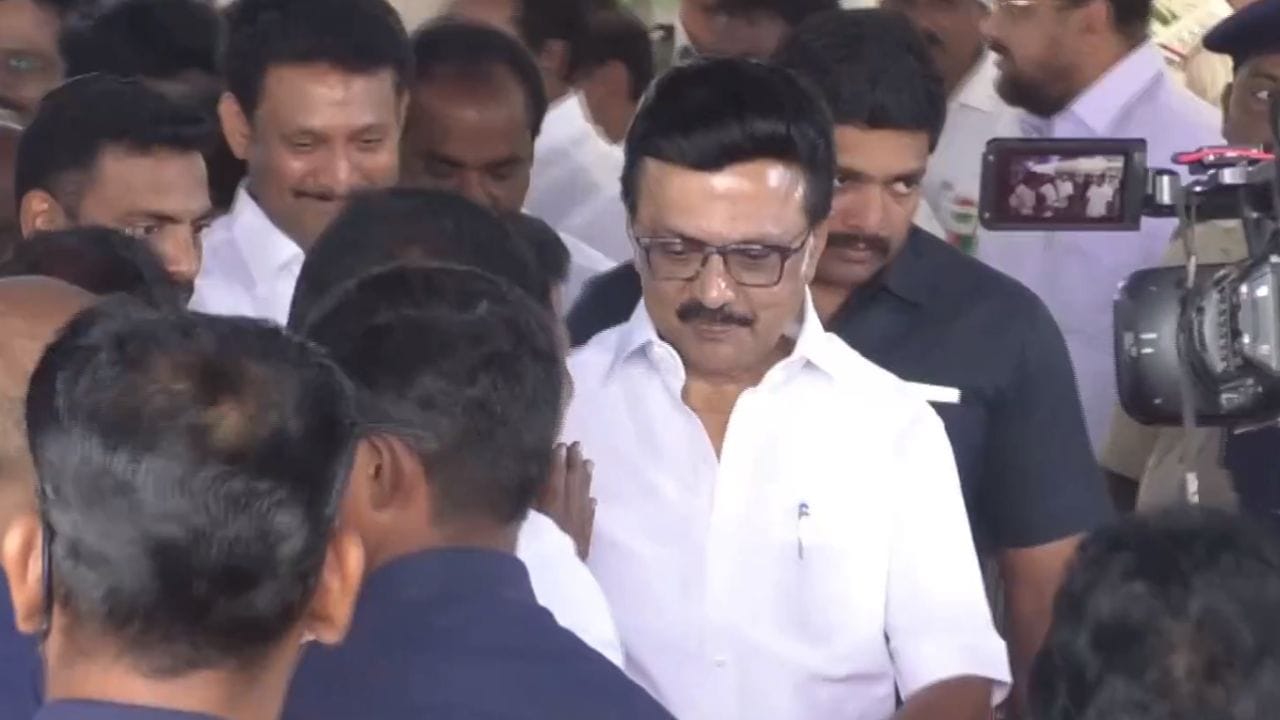 திமுக மகளிர் அணி மாநாடு - முதல்வர் மு.க.ஸ்டாலினுக்கு உற்சாக வரவேற்பு திமுக மகளிர் அணி மாநாடு - முதல்வர் மு.க.ஸ்டாலினுக்கு உற்சாக வரவேற்பு