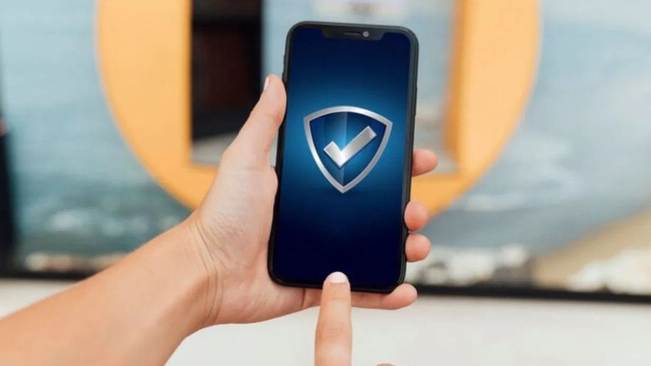 தற்போது அறிமுகமாகும் ஸ்மார்ட்போன்களில் Repair அல்லது Maintenance மோடுகள் உள்ளன.  இந்த அம்சங்களை பயன்படுத்தும் பட்சத்தில் மொபைல்போன் செயல்பாட்டில் இருக்கும். ஆனால், அதில் இருக்கும் தரவுகள் மற்றும் தகவல்களை பயன்படுத்த முடியாது. மொபைல்போனை மீண்டும் இயல்பு நிலைக்கு கொண்டுவர வேண்டும் என்றால் பாஸ்வேர்டு அல்லது பின் உள்ளிட்டு இயல்பு நிலைக்கு மாற்ற வேண்டும். 