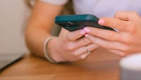 ‘5 நிமிஷம் மட்டும் Phone’னு எடுத்தீங்களா? அடுத்தது ஒரு மணி நேரமா?...