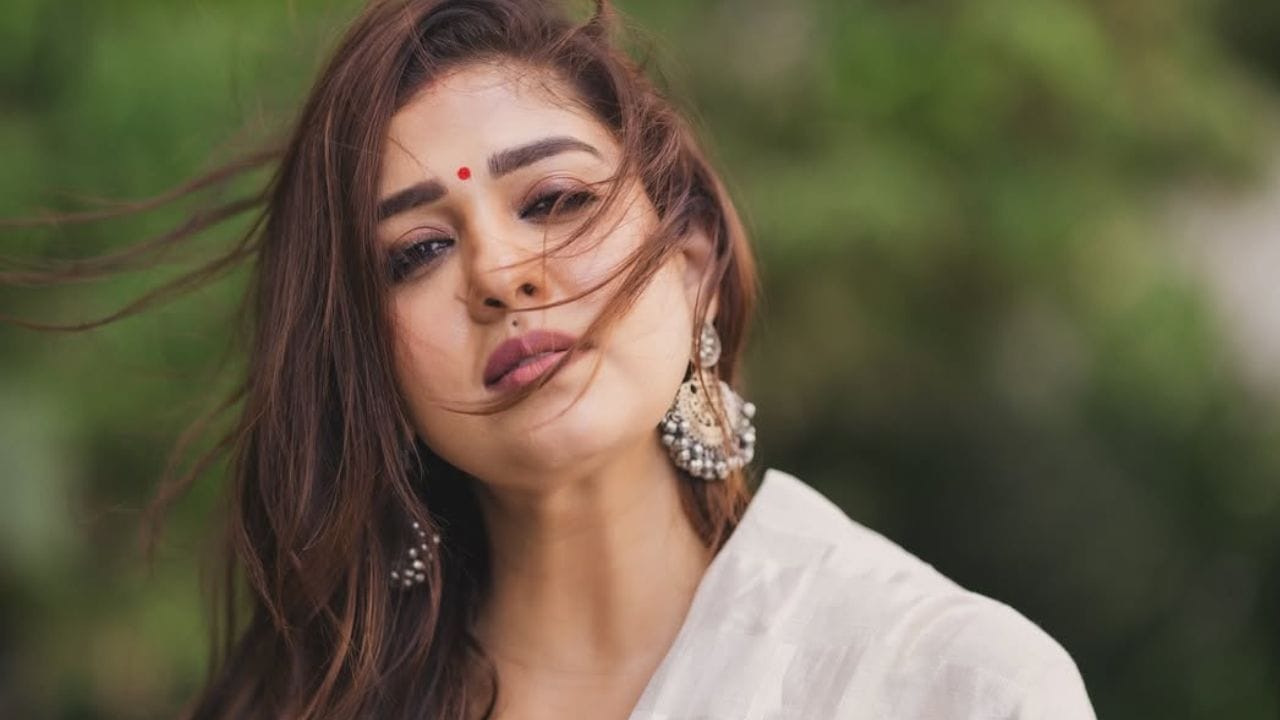 அடுத்ததாக நயன்தாரா நடித்துள்ள படம் டியர் ஸ்டூடண்ட்ஸ். ஜார்ஜ் பிலிப் ராய் மற்றும் சந்தீப் குமார் இயக்கியுள்ள இந்த மலையாள படம் ஆக்ஷன் காமெடி ஜானரில் உருவாகியுள்ளது. நிவின் பாலி ஹீரோவாக நடித்துள்ள இந்தப் படம் வருகிற கோடைகாலத்தில் வெளியாகிறு.