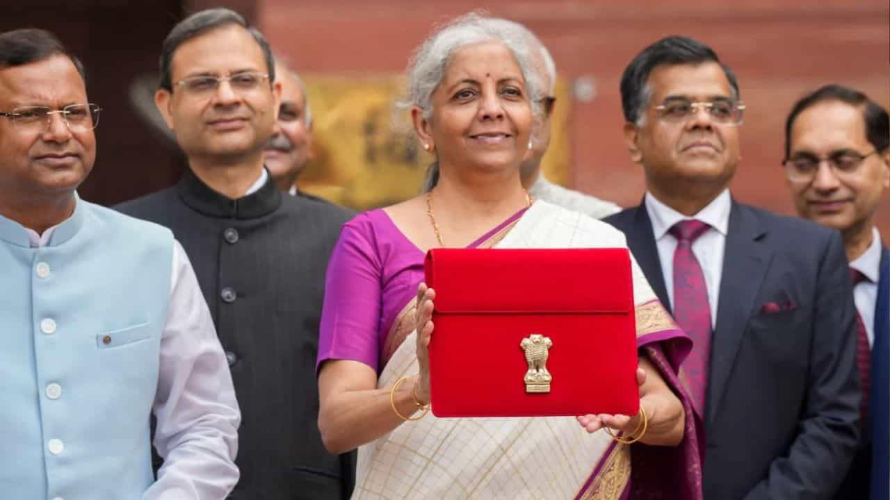 பட்ஜெட் 2026: பழைய மற்றும் புதிய வரி விதி முறை.. சம்பளம் பெறுவோர் என்னென்ன மாற்றங்களை எதிர்பார்க்கலாம்?