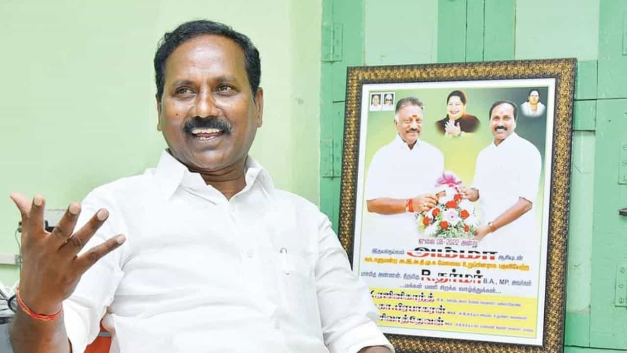 அதிமுகவில் இணைகிறார் தர்மர் எம்.பி...காலியாகும் ஓபிஎஸ் கூடாரம்! அதிமுகவில் இணைகிறார் தர்மர் எம்.பி...காலியாகும் ஓபிஎஸ் கூடாரம்!