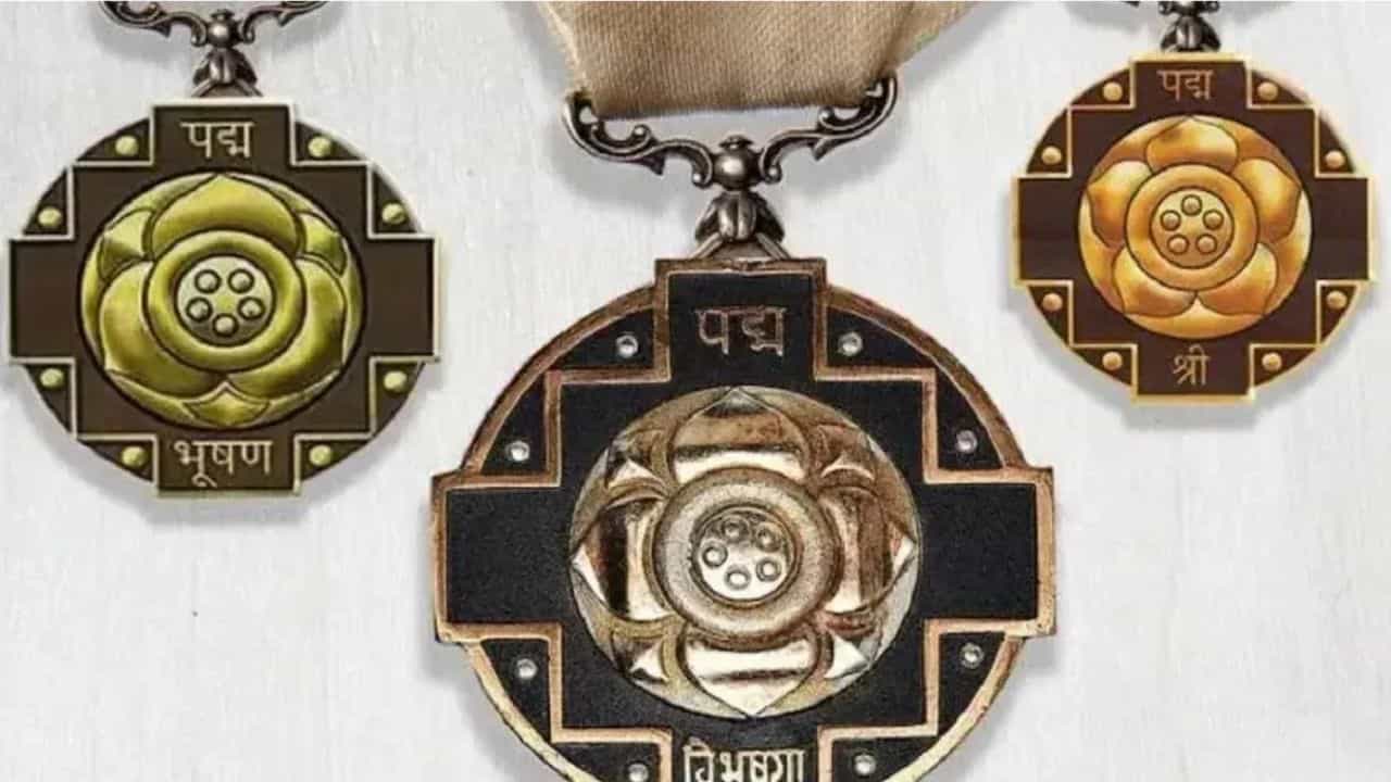 குடியரசு தின விழாவில் வழங்கப்படும் பத்ம விருதுகள் - தமிழ்நாட்டில் இருந்து விருது பெறப்போவது யார்?