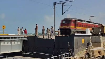 பழைய பாம்பன் பாலம் அகற்றும் பணிகள் தொடக்கம்