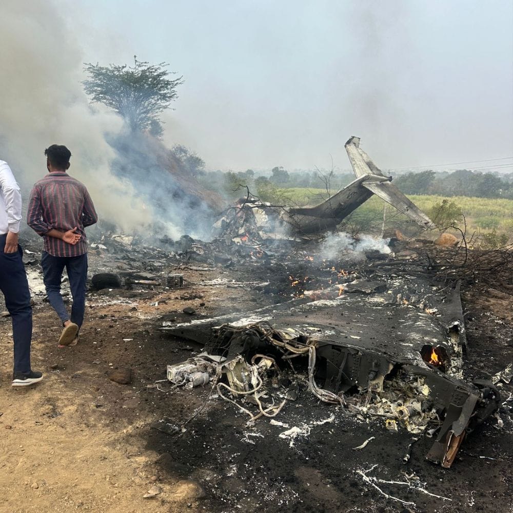 விமானம் தொடர்பான முக்கிய விவரங்கள் : விமான நிறுவனர்: வி.எஸ்.ஆர், விமான வகை: லியர்ஜெட் 45, விமானப் பதிவு: VT-SSK. லியர்ஜெட் 45 என்பது பாம்பார்டியர் ஏரோஸ்பேஸ் (1998-2009) தயாரித்த பிரபலமான, வேகமான, சூப்பர்லைட் மற்றும் நடுத்தர அளவிலான வணிக ஜெட் ஆகும். இந்த விமானம் பொதுவாக 8-9 பயணிகளை அமர வைக்கும் மற்றும் 2000+ கடல் மைல்கள் பயணிக்கும் வரம்பைக் கொண்டுள்ளது.