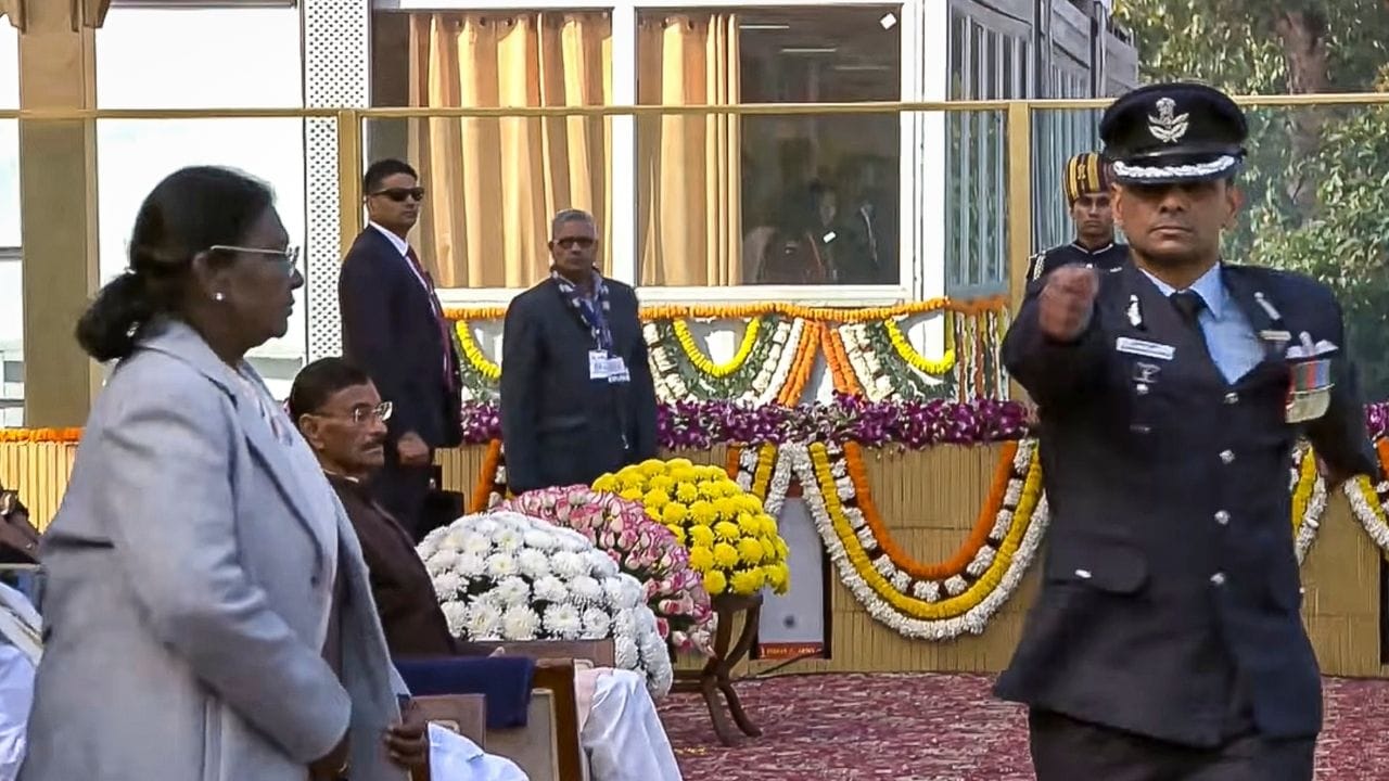 விண்வெளிக்கு சென்ற இரண்டாவது இந்திய வீரரான குரூப் கேப்டன் சுபான்ஷு சுக்லா, குடியரசுத் தலைவரால் அசோக சக்கர விருதால் கௌரவிக்கப்பட்டார்.