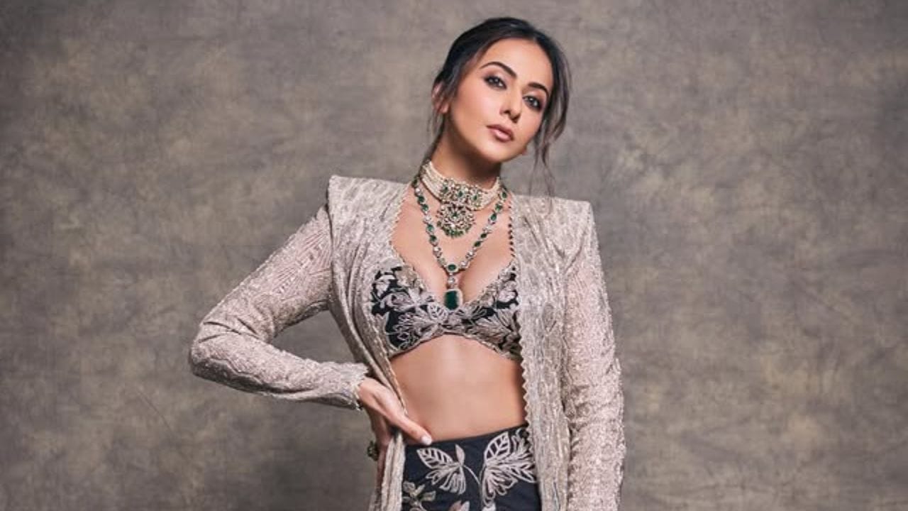 தற்போது இவர் தெலுங்கு மற்றும் இந்தி போன்ற மொழி படங்களில் நடிப்பதில் ஆர்வம் காட்டிவருகிறார். மேலும் இவர் கடந்த 2021ல் பிரபல தயாரிப்பாளர் மற்றும் நடிகருமான ஜாக்கி பக்னானி என்பவரை திருமணம் செய்துகொண்டார். இந்நிலையில் சமீபத்தில் இவர், பாலிவுட் சினிமாவில் இவர் சந்தித்த அவமானங்கள் குறித்து மனம் திறந்துள்ளார்.