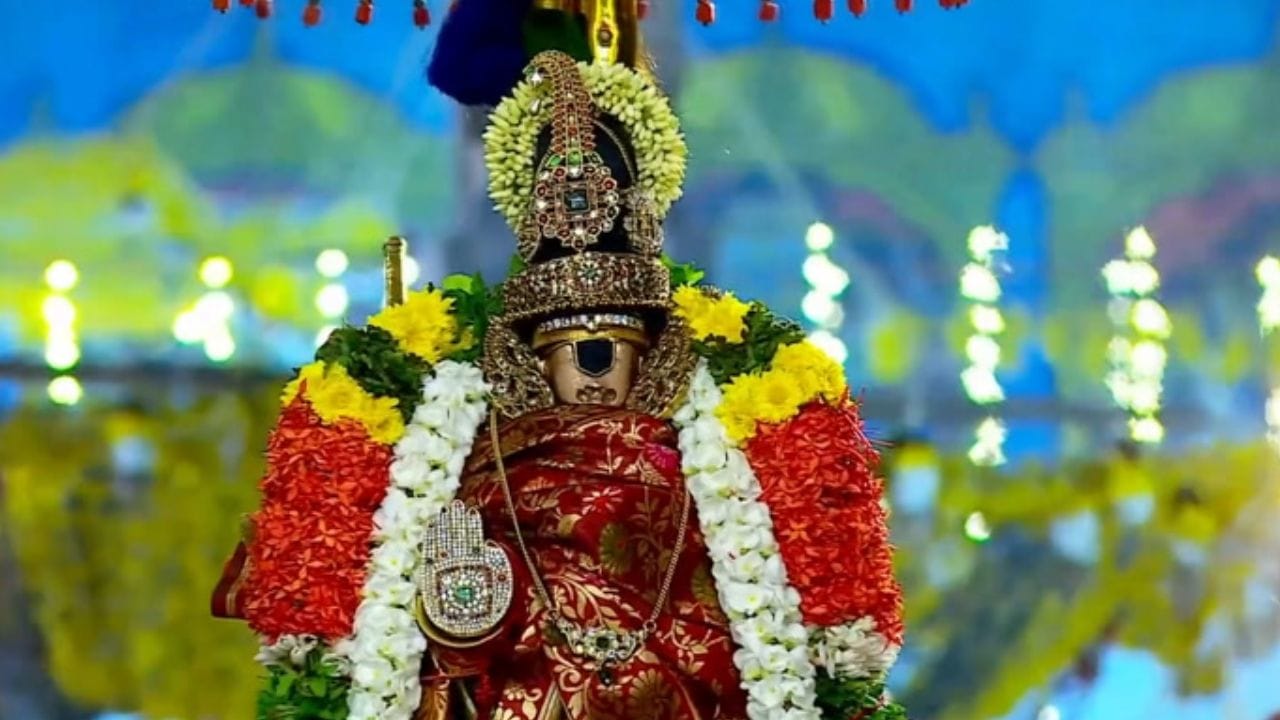 சொர்க்கவாசலின் 4ம் நாள்! ஸ்ரீ ரங்கநாதரை வழிபட்ட பக்தர்கள்! சொர்க்கவாசலின் 4ம் நாள்! ஸ்ரீ ரங்கநாதரை வழிபட்ட பக்தர்கள்!