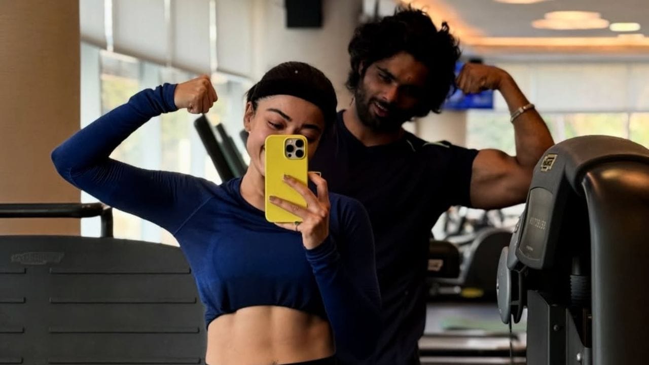 2025 ஆம் ஆண்டில் தனது படங்கள் நண்பர்களுடன் சென்ற சுற்றுலா, ஆகிய படங்களை அவர் பகிர்ந்துள்ளார்.