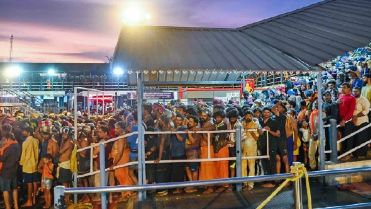 சபரிமலையில் இன்று மகர ஜோதி.. நிரம்பி வழியும் பக்தர்கள் கூட்டம் சபரிமலையில் இன்று மகர ஜோதி.. நிரம்பி வழியும் பக்தர்கள் கூட்டம்