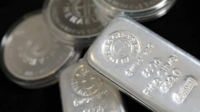 சீனாவில் மளிகை பொருள் போல வெள்ளி விற்பனை!