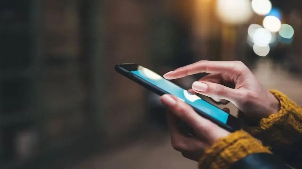 மெமரி சிப்களின் குறைந்த விநியோகம் மற்றும் அதிக தேவை காரணமாக ஸ்மார்ட்போன் விலையில் மிக கடுமையான தாக்கம் ஏற்பட்டது. அதாவது, ஸ்மார்ட்போன்கள் விலை உயர்வை சந்திக்க தொடங்கின. இந்த நிலையில் தான் பட்ஜெட்டில் இது தொடர்பான முக்கிய அறிவிப்புகள் எதுவும் வெளியாகுமா என்பது குறித்து எதிர்பார்ப்பு எழுந்துள்ளது. 