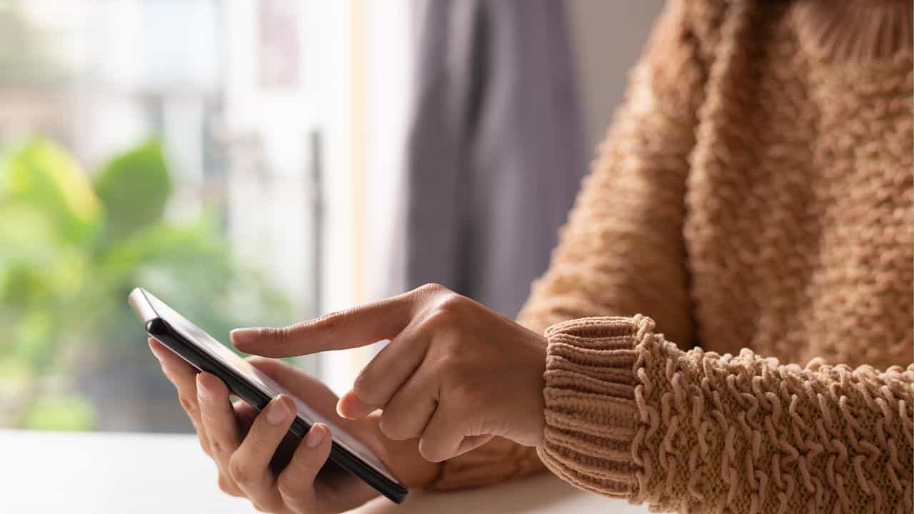 Health Tips: ஸ்மார்ட்போனை இரவும் பகலும் அதிகமாக பயன்படுத்துகிறீர்களா? எச்சரிக்கை! இவ்வளவு பிரச்சனையை தரும்!