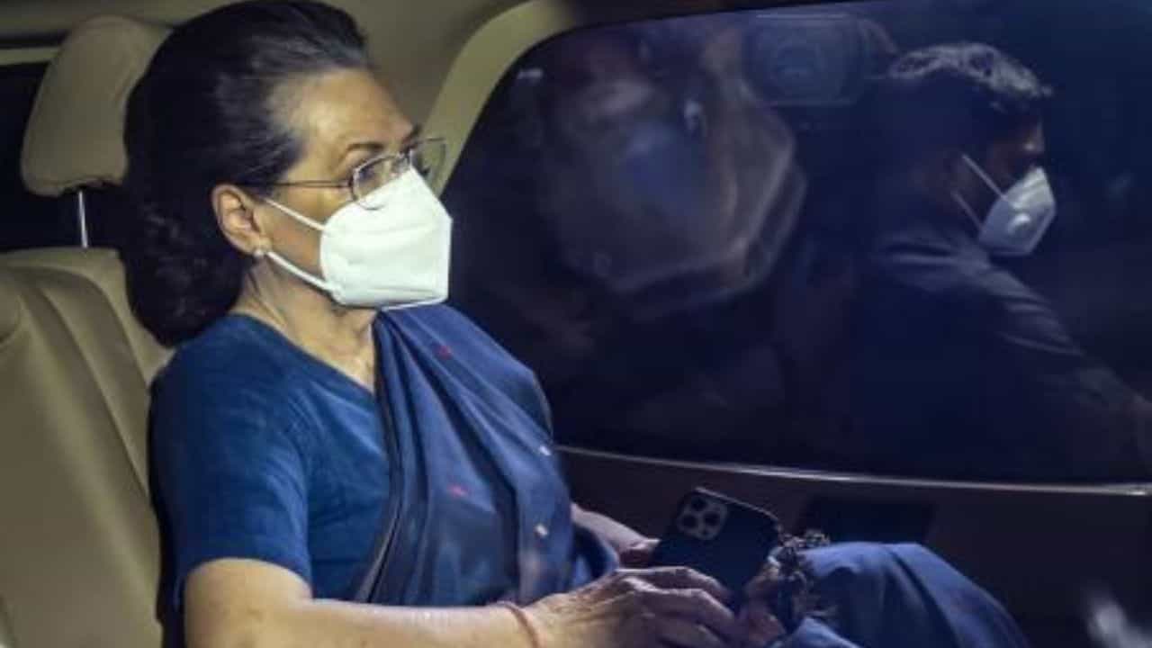 காங்கிரஸ் தலைவர் சோனியா காந்தி மருத்துமவனையில் அனுமதி காங்கிரஸ் தலைவர் சோனியா காந்தி மருத்துமவனையில் அனுமதி