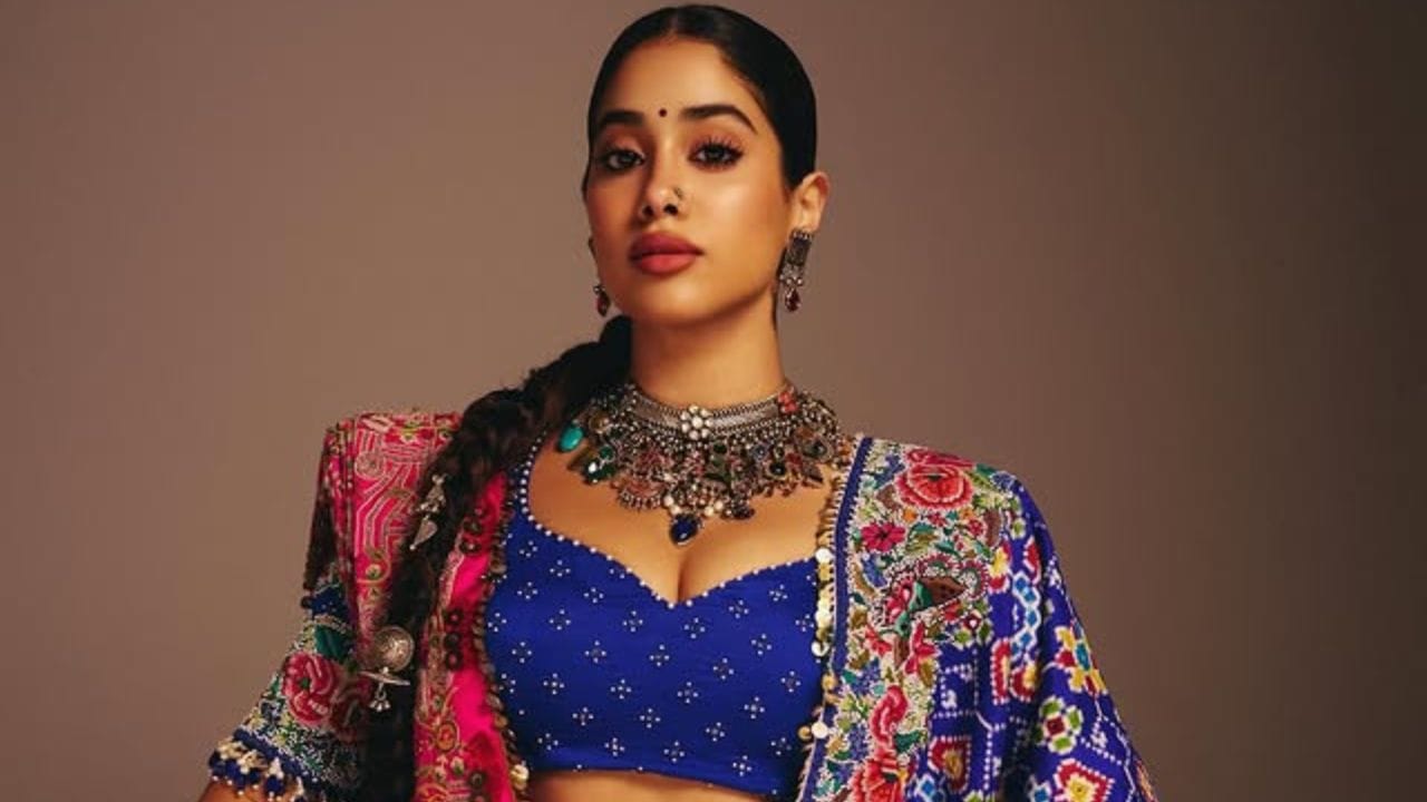 இயக்குநர் புச்சி பாபு சனாவின் இயக்கத்தில் ராம் சரண் நடித்துவரும் கிரிக்கெட் தொடர்பான கதைக்களத்தில் தயாராகிவரும் படம் பெடி. இதில் ராம் சரணுக்கு ஜோடியாக நடிகை ஜான்வி கபூர் நடித்துள்ளார். இப்படம் 2026 மார்ச் மாதத்தில் வெளியிட படக்குழு திட்டமிட்டுவரும் நிலையில், ஷூட்டிங் இன்னும் முடியவில்லை.