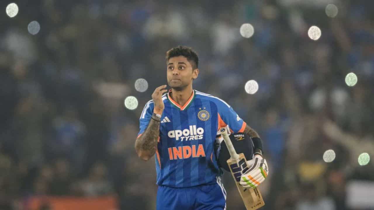 ICC T20I Rankings: டாப் 10க்குள் மீண்டும் வலம்.. டி20 தரவரிசையில் முன்னேற்றம் கண்ட சூர்யகுமார் யாதவ்..!