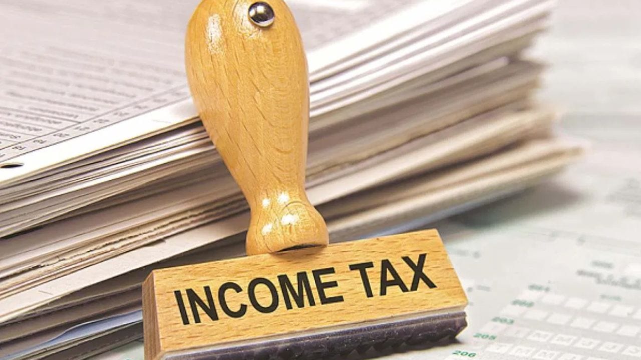 வீட்டு விலைகள் அதிகரித்து வருவதாலும், வரிச் சலுகைகள் குறைவாக உள்ளதாலும் வரி செலுத்துவோருக்கு வீடு கட்டுவோருக்கு வீடு வாங்குவது எட்டா கனியாக மாறியுள்ளது. எனவே வீட்டுக் கடன் மீதான வட்டி கழிவை ரூ.5 லட்சம் வரை உயர்த்த வேண்டும் என கோரிக்கைகள் எழுந்து வருகின்றன. 