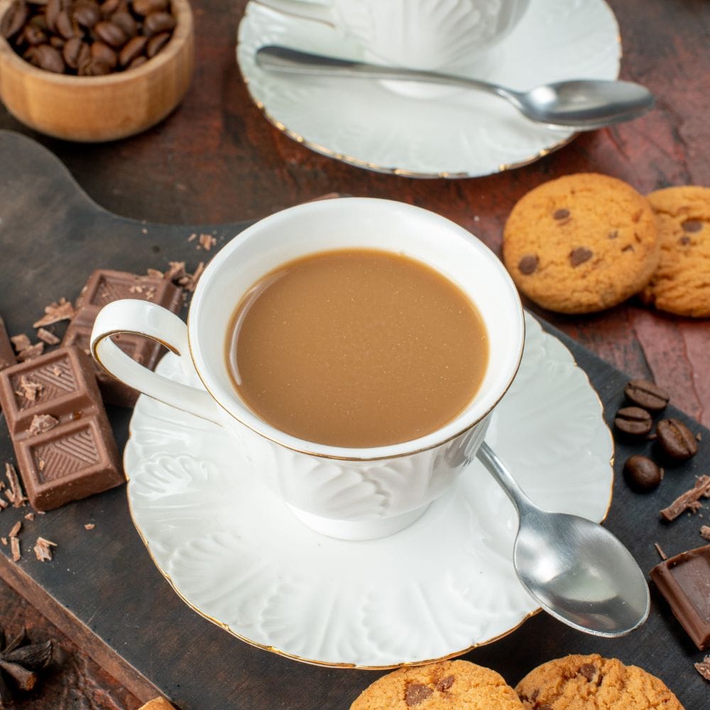 டீயில் உள்ள டானின், இரும்புச்சத்து போன்ற முக்கியமான ஊட்டச்சத்துக்களை உடல் உறிஞ்சுவதைத் தடுக்கிறது. தினமும் வெறும் வயிற்றில் டீ குடிப்பது உடலில் இரும்புச்சத்து குறைபாட்டிற்கு வழிவகுக்கும். இரத்த சோகையால் பாதிக்கப்பட்டவர்களுக்கு இந்தப் பழக்கம் மிகவும் தீங்கு விளைவிக்கும்.