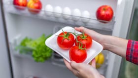 தக்காளியை ஃப்ரிட்ஜில் வைத்து பயன்படுத்துகிறீர்களா? அப்போ ஜாக்கிரதை!!...