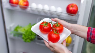 தக்காளியை ஃப்ரிட்ஜில் வைத்து பயன்படுத்துகிறீர்களா? ஜாக்கிரதை!