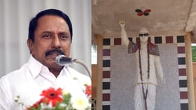 எம்ஜிஆர் சிலைக்கு மாலை அணிவிக்க எதிர்ப்பு…செங்கோட்டையனுக்கு எதிராக அதிமுகவினர் போர்க்கொடி!...