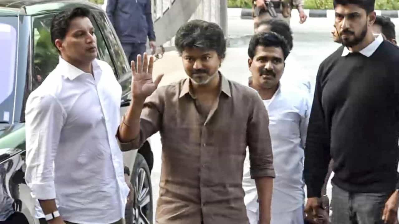 ஜன.25ல் மாமல்லபுரத்தில் தவெக செயல் வீரர்கள் கூட்டம்.. பங்கேற்கிறார் விஜய்.. ஜன.25ல் மாமல்லபுரத்தில் தவெக செயல் வீரர்கள் கூட்டம்.. பங்கேற்கிறார் விஜய்..