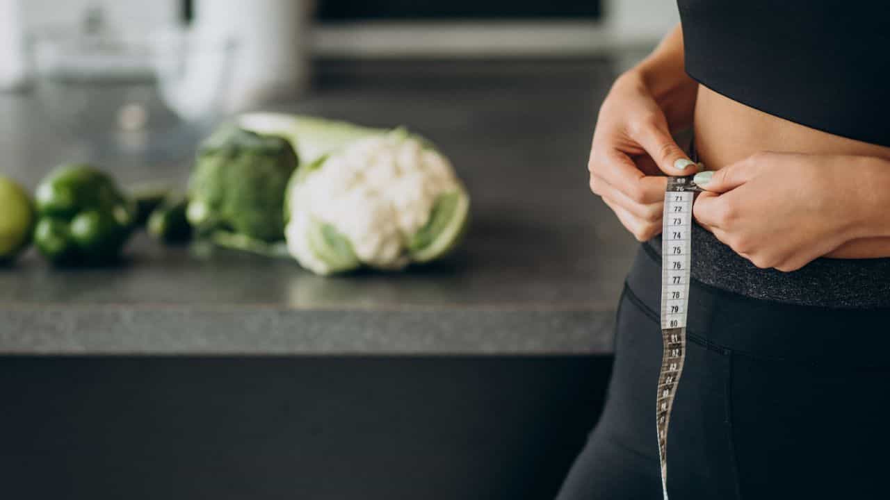 Weight Loss: குளிர்காலத்தில் இந்த 4 பழங்களை சாப்பிட்டால் போதும்.. உடல் எடை தானாக குறையும்..!