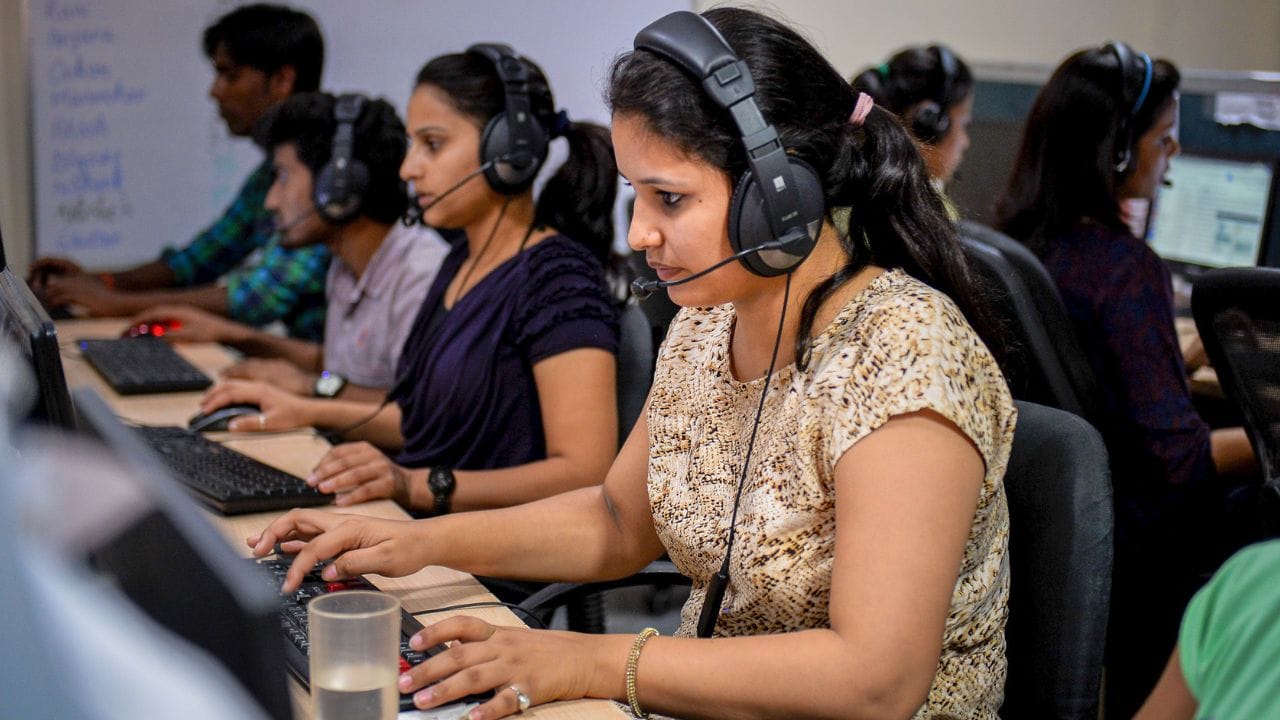 இந்தியாவில், பெண்கள் ஆண்களுக்கு இணையாகப் பணியிடங்களையும் வேலை வாய்ப்புகளையும் பகிர்ந்து கொள்கின்றனர். தகவல் தொழில்நுட்பத் துறை ஆண்களை விட பெண்களுக்கு அதிக வேலை வாய்ப்புகளை வழங்குவதால், பெண்கள் பெருமளவில் பெருநகரங்களை நோக்கி இடம்பெயர்கின்றனர். இந்தச் சூழலில், இந்தியாவில் பெண்கள் பணிபுரிவதற்கும் வாழ்வதற்கும் சிறந்த நகரம் எது என்பதைக் கண்டறிய சமீபத்தில் ஒரு ஆய்வு நடத்தப்பட்டது.