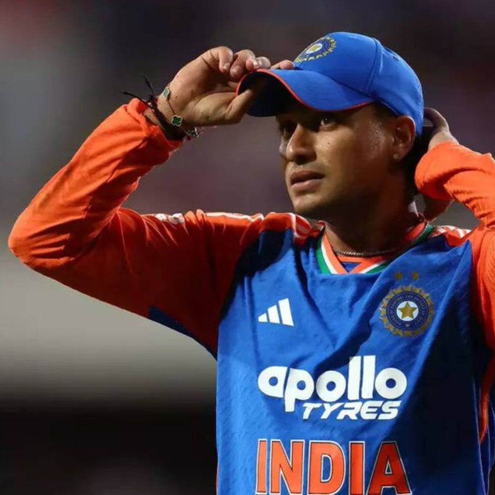 டி20 உலகக் கோப்பை வரலாற்றில் தனது முதல் 2 போட்டிகளில் டக் அவுட்டான என்ற சாதனையை அபிஷேக் சர்மா படைத்தார். இதற்கு முன்பு, இந்திய அணியின் ஆஷிஷ் நெஹ்ரா மற்றும் வங்கதேச அணியின் இம்ருல் கயஸ் 2 முறை ஆட்டமிழந்துள்ளனர்.