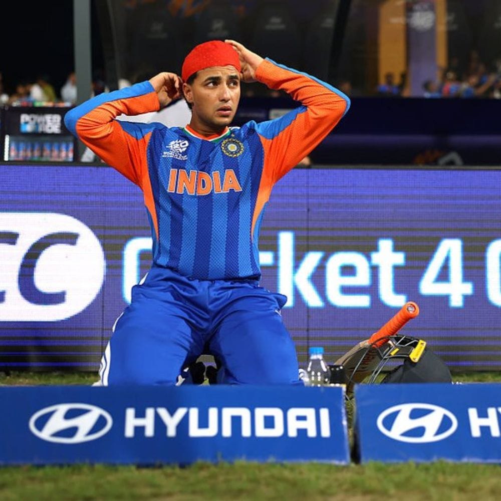 இந்தியாவுக்காக டி20 உலகக் கோப்பையில் அதிக முறை டக் வீரர்கள் லிஸ்டிலும் அபிஷேக் சர்மா நுழைந்தார். இந்த பட்டியலில் ஆஷிஷ் நெஹ்ரா 3 முறை டக் அவுட் ஆகி முதலிடத்திலும், கவுதம் கம்பீர், ரவீந்திர ஜடேஜா, விராட் கோலி மற்றும் சிவம் துபே போன்றவர்கள் 2 முறை டக் அவுட் ஆகி 2வது இடத்தில் உள்ளனர்.