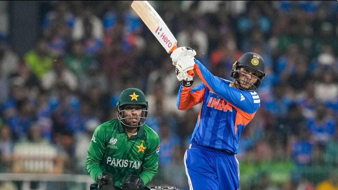 இந்த போட்டிக்கு முன்னதாக நடைபெற்ற செய்தியாளர் சந்திப்பில் இந்தி அணியின் பந்துவீச்சு பயிற்சியாளர் மோர்னே மோர்கல் அபிஷேக்கிற்கு தனது ஆதரவை தெரிவித்துள்ளார். அதில், “அபிஷேக் குறித்து அணிக்குள் எந்த விவாதமும் இல்லை. அவர் உலக தரமான வீரர். இதுவரை அவரிடம் இருந்து பெரிய ரன்கள் வரவில்லை என்றாலும், மற்ற வீரர்கள் அணியை வெற்றிப் பாதைக்கு அழைத்து சென்றுள்ளனர்.