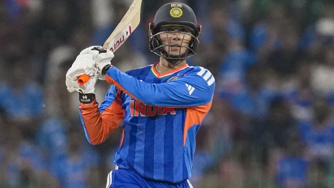 மேலும் ஒன்று அல்லது இரண்டு தோல்விகள் காரணமாக ஆட்டமுறையை மாற்ற வேண்டிய அவசியம் இல்லை. சூழ்நிலை மற்றும் மைதானத்தின் தன்மைக்கு ஏற்ப திட்டங்கள் மாறும் என கோடக் குறிப்பிட்டார்.