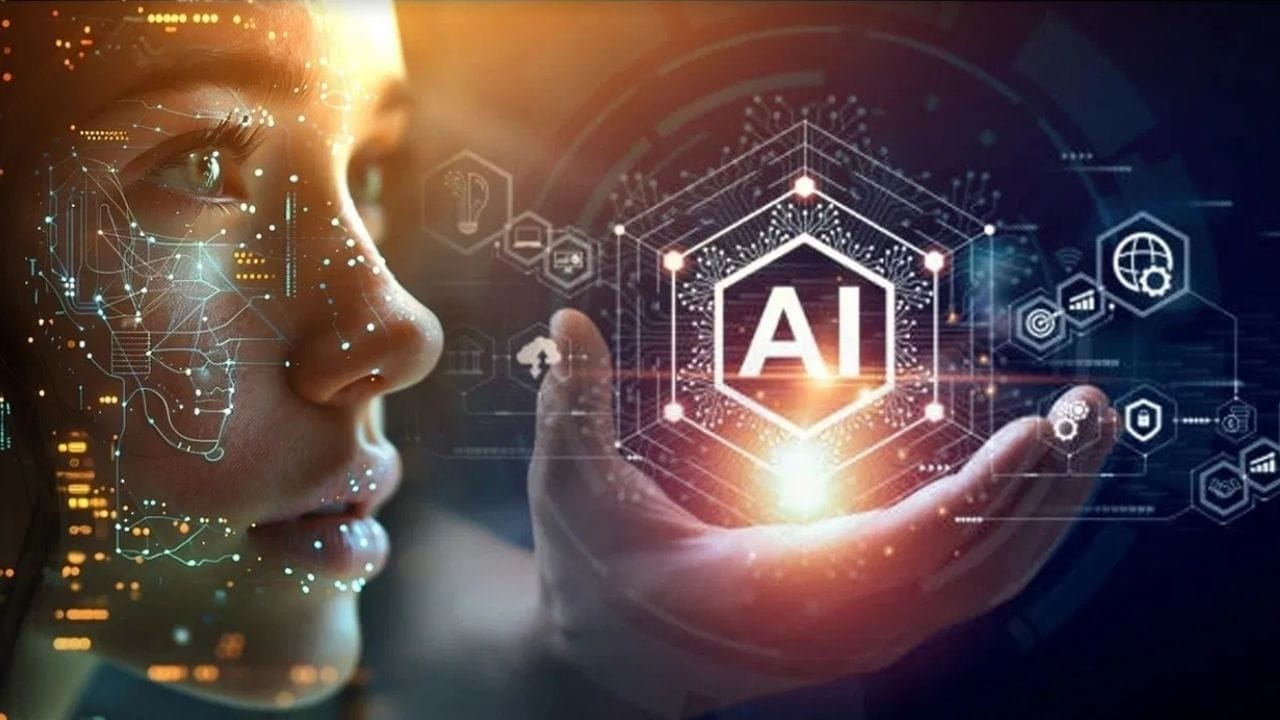 புதிதாக கம்ப்யூட்டர்கள் வந்தபோது, வங்கி ஊழியர்கள் போராட்டங்களில் ஈடுபட்டனர் . காரணம் தங்கள் வேலைகள் பறிபோகும் என்று அவர்கள் பயந்தார்கள். ஆனால் என்ன நடந்தது? கம்ப்யூட்டர்கள் வேலையின் வேகத்தை அதிகரித்தன. மில்லியன் கணக்கான புதிய வேலைகள் உருவாக்கப்பட்டன. ஒவ்வொரு முறையும் தொழில்நுட்ப வளர்ச்சியை ஏற்காதவர்கள் பின்தங்கிவிட்டனர்.