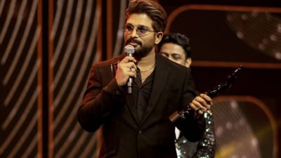 புஷ்பா 2 படத்திற்காக ஃபிலிம் ஃபேர் விருது வென்ற அல்லு அர்ஜுன்