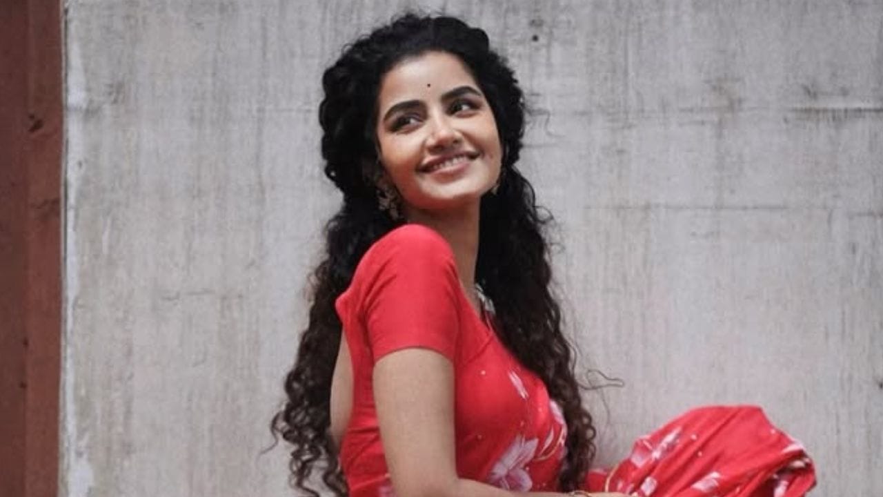 மலையாள சினிமாவின் மூலம் கதாநாயகியாக அறிமுகமானவர் அனுபமா பரமேஸ்வரன். இவர் நிவின் பாலியின் பிரேமம் என்ற படத்தில் கதாநாயகியாக நடித்து, தென்னிந்திய மக்களிடையே பிரபலமானார். இப்படத்தை அடுத்ததாக தெலுங்கு, தமிழ் போன்ற மொழியாக்களிலும் நடிக்க தொடங்கினர். 
