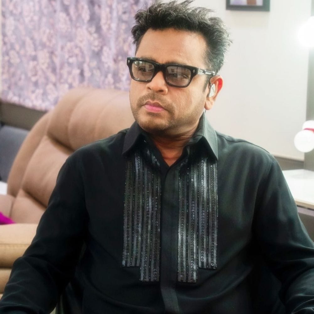 ஏ.ஆர்.ரஹ்மானின் இசையமைப்பில் தங்களின் படம் உருவாகிவிடாதா? என பல பிரபலங்களும் ஏங்கி வருகின்றனர். அந்த விதத்தில் நடிகர் ராம் சரணின் பெடி படத்திற்கு இவர் இசையமித்துள்ள நிலையில், அது குறித்து ராம் சரண், தான் மிகவும் பெருமைப்படுவதாக பேசியிருந்தார் என்பது குறிப்பிடத்தக்கது.