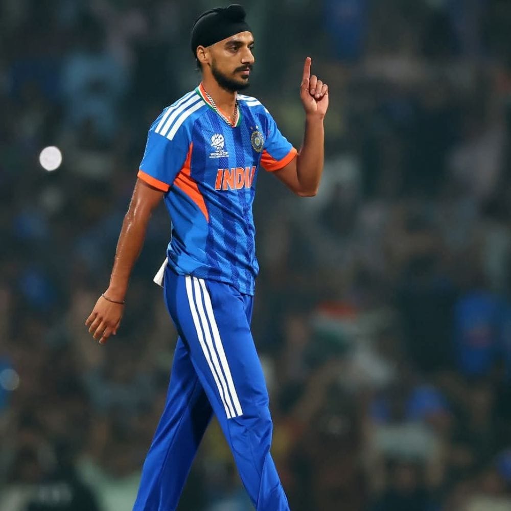 2026 டி20 உலகக் கோப்பையில் இந்திய அணி அடுத்ததாக வருகின்ற 2026 பிப்ரவரி 12ம் தேதி நமீபியாவை எதிர்கொள்கிறது. இந்த போட்டியில் அர்ஷ்தீப் சிங் 3 விக்கெட்டுகளை வீழ்த்தினால், அஷ்வினின் சாதனையை சமன் செய்வார். அதுவே, 4 விக்கெட்டுகளை வீழ்த்தினால் டி20 உலகக் கோப்பையில் இந்தியாவுக்காக அதிக விக்கெட்டுகளை வீழ்த்திய வீரர் என்ற சாதனையை படைப்பார்.