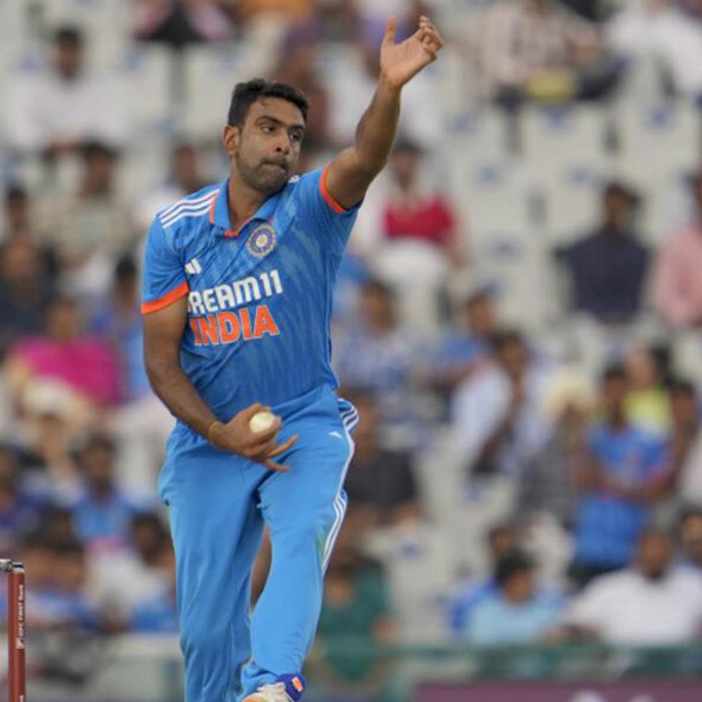 டி20 உலகக் கோப்பையில் ரவிச்சந்திரன் அஸ்வின் இதுவரை 24 போட்டிகளில் விளையாடி 32 விக்கெட்டுகளை வீழ்த்தியுள்ளார். அதேநேரத்தில், அர்ஷ்தீப் சிங் 15 போட்டிகளில் மட்டுமே விளையாடி 29 விக்கெட்டுகளை வீழ்த்தியுள்ளார்.