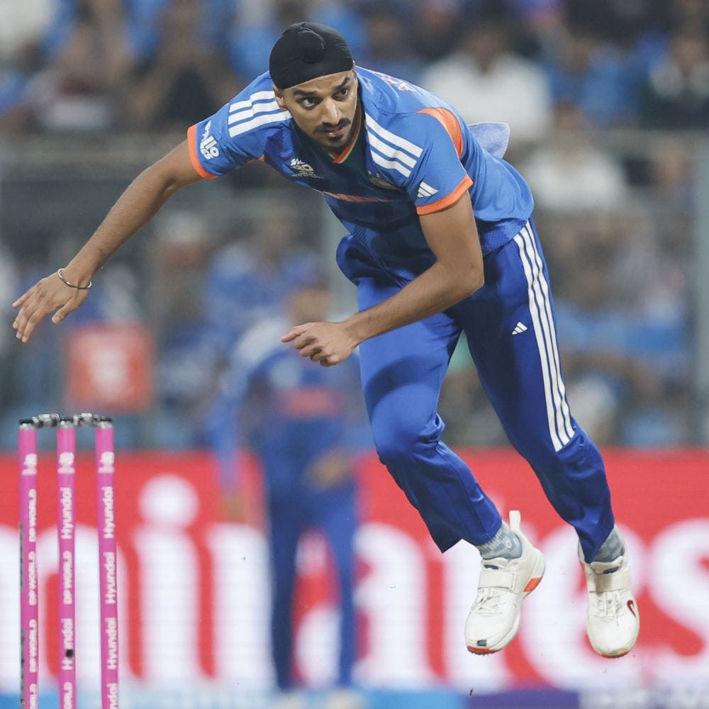 டி20 உலகக் கோப்பையில் இந்தியாவுக்காக அதிக விக்கெட்டுகள் வீழ்த்திய வீரர்கள் பட்டியலில் ரவிச்சந்திரன் அஸ்வின் முதலிடத்தில் உள்ளார். இந்த பட்டியலில் அர்ஷ்தீப் சிங் தற்போது 2வது இடத்தில் உள்ளார். அஸ்வினின் சாதனையை முறியடிக்க 4 விக்கெட்டுகள் மட்டுமே தேவையாக உள்ளது.